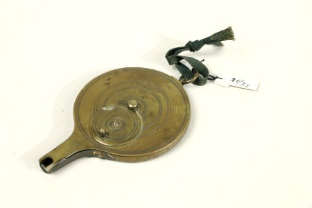 Tändhattsmagasin av mässing - Livrustkammaren - 22523