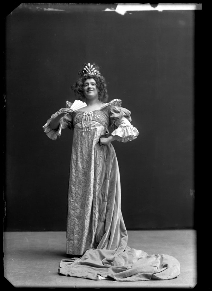 Tyra Leijman in Hertiginnan av Danviken at Kristallsalongen 1906 - SMV - GL037