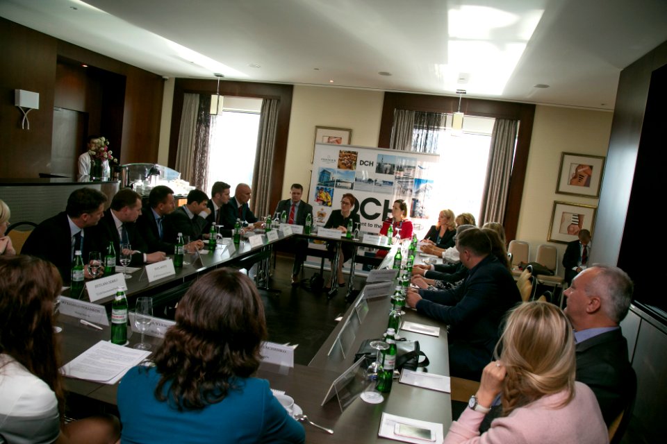 U.S. Ambassador Marie L. Yovanovitch travels to Kharkiv, Roundtable with business and financial leaders, September 23, 2016 (30075988026)
