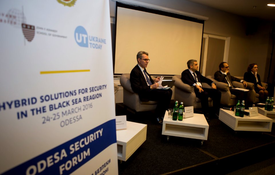 U.S. Ambassador Pyatt visited Odesa, March 24, 2016 (26059978612)