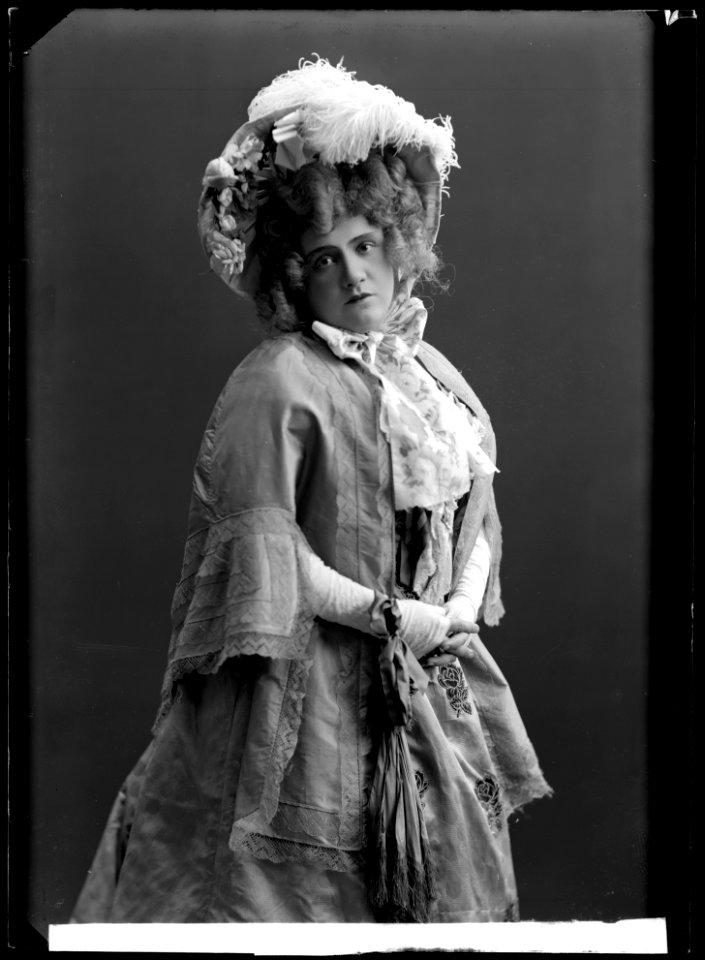 Tyra Leijman in Nr 30 Gustafsson at Södra teatern 1908 - SMV - GL040