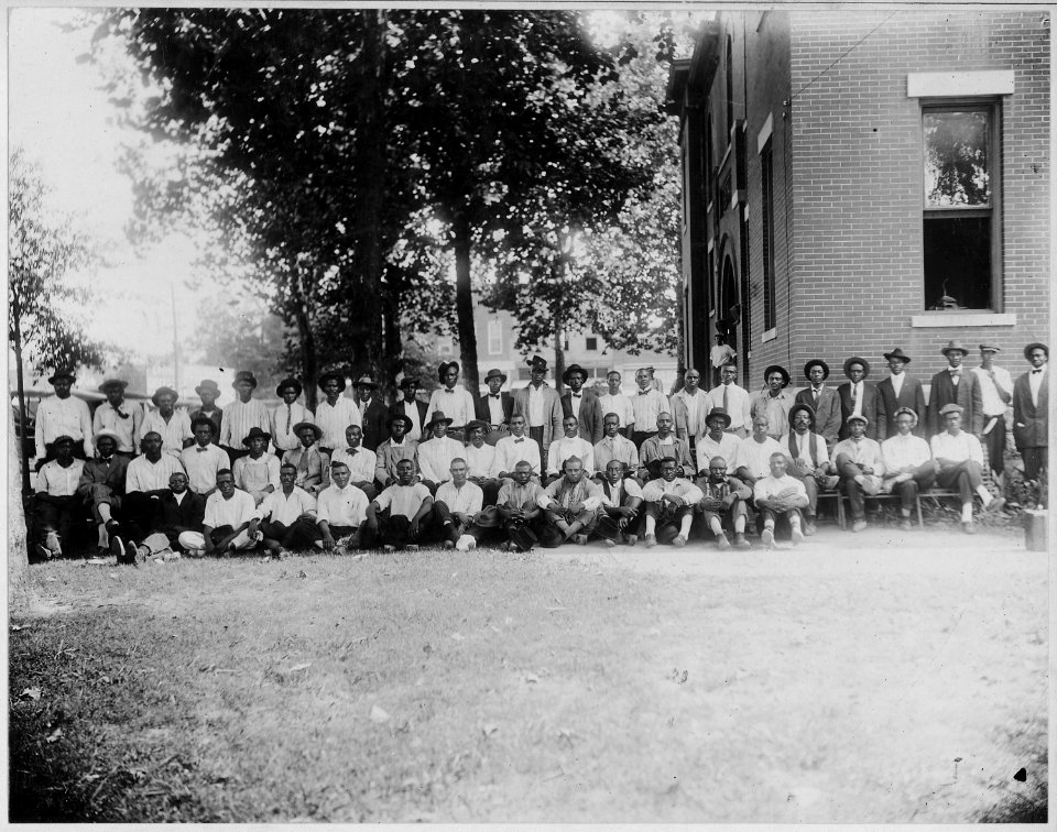 Types of national Army men from El Dorado, Arkansas. Group of National Army men taken from El Dorad . . . - NARA - 533558
