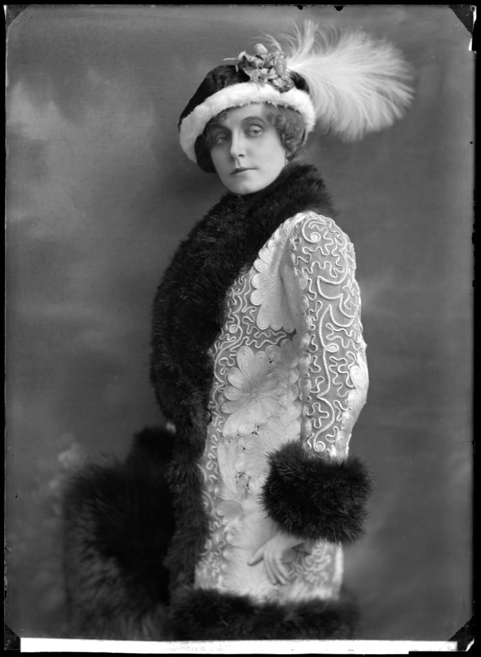 Tyra Zanderholm in Livets maskerad at Dramatiska teatern 1913 - SMV - NZ012