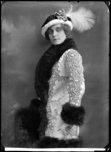 Tyra Zanderholm in Livets maskerad at Dramatiska teatern 1913 - SMV - NZ012