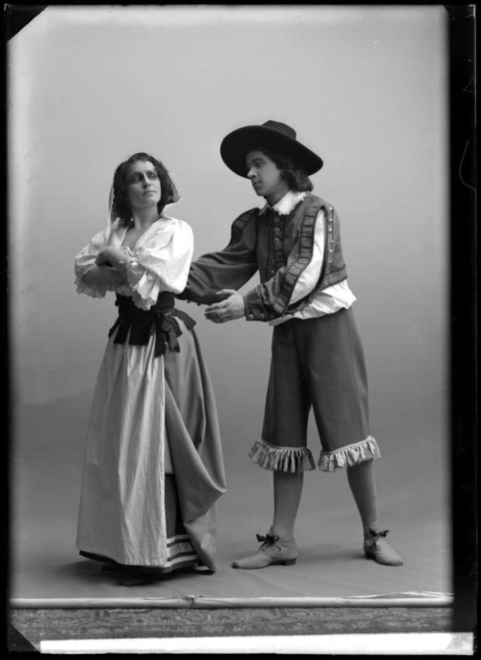Tyra Zanderholm and Axel Högel in Borgaren adelsman at Dramatiska teatern 1908 - SMV - NZ004