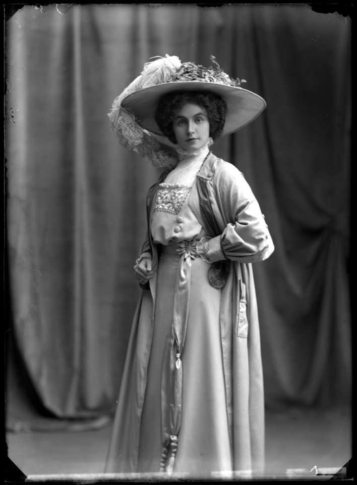 Tyra Zanderholm in Hennes syster at Dramatiska teatern 1908 - SMV - NZ005