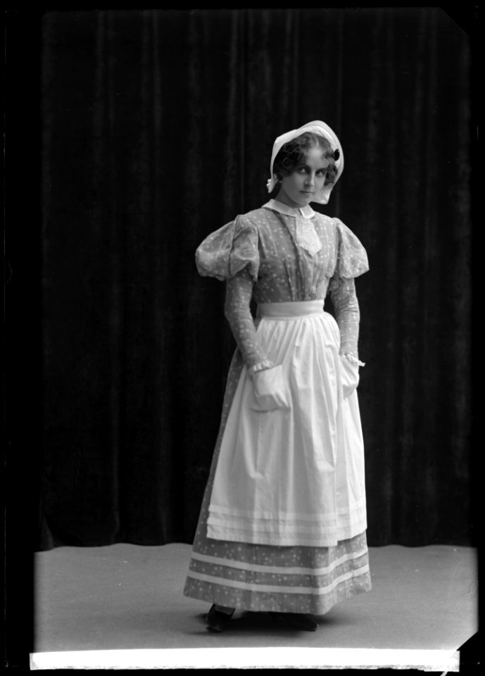 Tyra Zanderholm in Äventyr på fotvandringen at Dramaten 1907 - SMV - GZ002