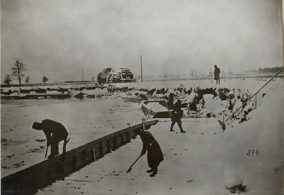 Tätigleiten von Soldaten der wahrscheinlich 4. k.u.k. Armee an einem Fluss (BildID 15682462)