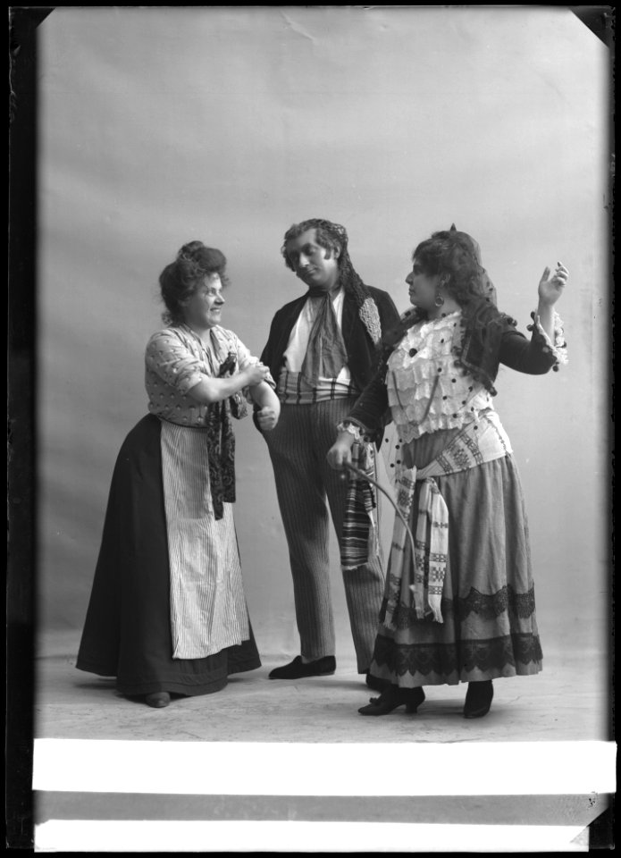 Tyra Leijman, Ernst Norée and Hildegard Harring in Familjen Bolero at Djurgårdsteatern 1907 - SMV - NL010