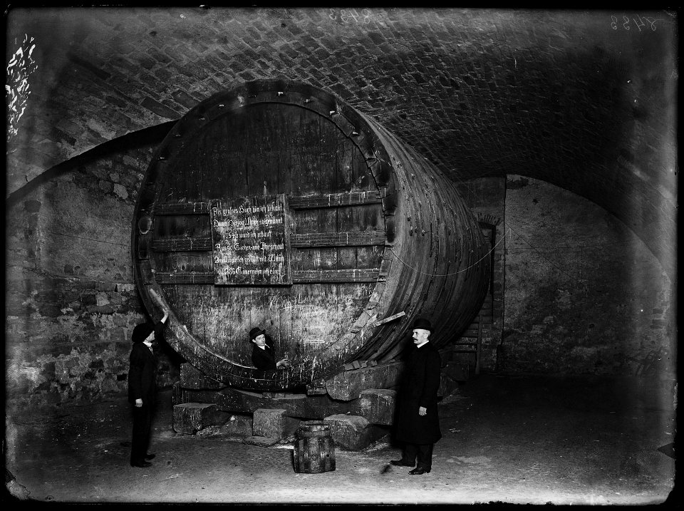 Tübingen, Großes Faß im Schloßkeller, 1911 (8435636104)