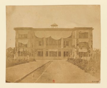 Téhéran. Le grand pavillon dans le jardin du Nizamiyeh