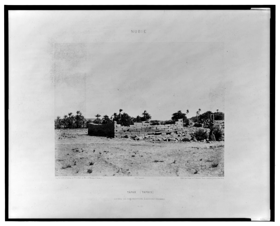 Tâfah (Taphis) - ruines de constructions à assises courbes - Félix Teynard. LCCN2001695358