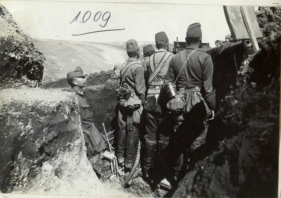 Türk.Maschinengewehr in Stellung mit Mannschaft. (BildID 15728007)