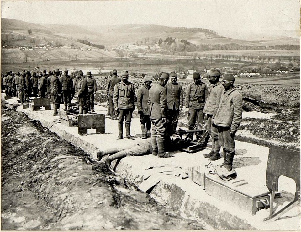 Türk.Reserve bei Maschinengewehr Uebung Kurzany (BildID 15529444)