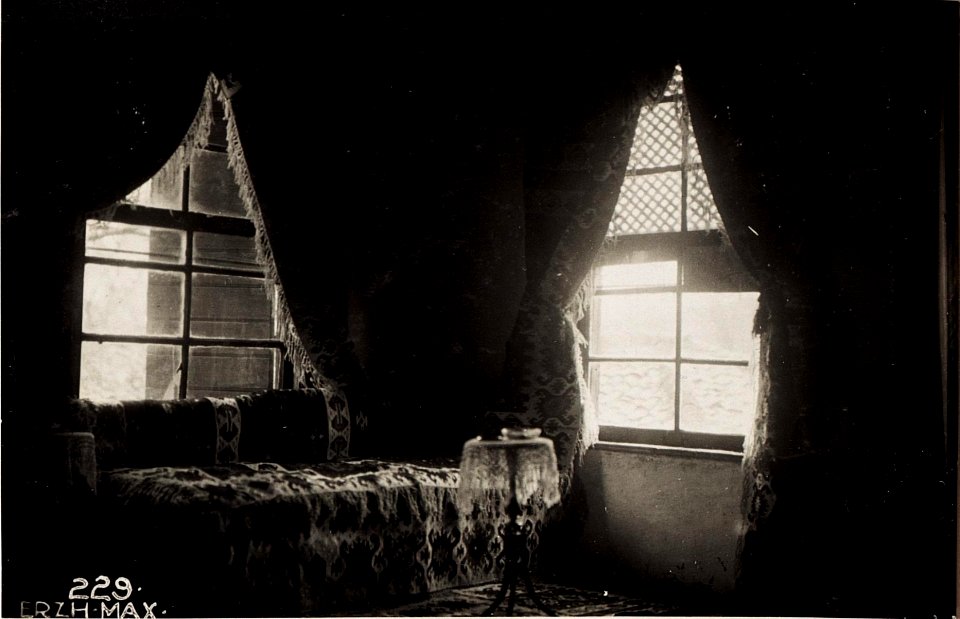 Türkisches Wohnzimmer in Kavaja. (BildID 15573379)