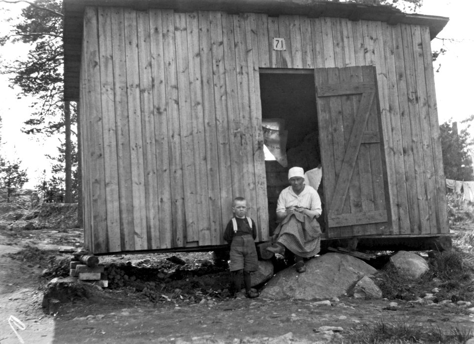 Työkaluvaja muutettu asunnoksi Töölössä lähellä Viiden pennin Tullia - N2252 (hkm.HKMS000005-000001f9)