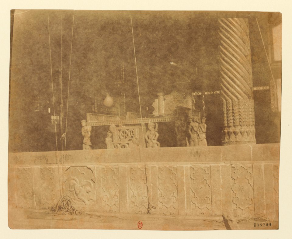 Téhéran, trône rapporté de l'Inde par Nadir Shah Golestan, Trône de marbre