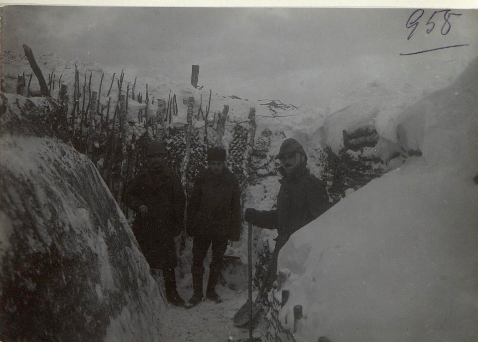 Türk.Schützengräben mit Offiziersgruppe (Dez.16). (BildID 15727649)