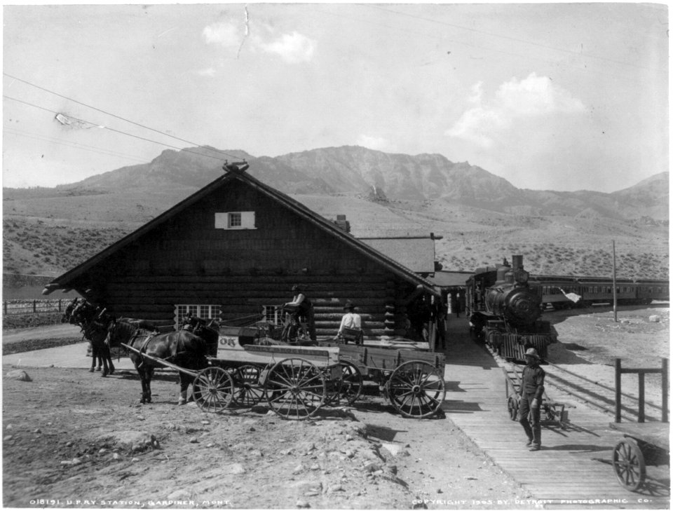 U.P. Ry. (Union Pacific Railway) Station, Gardiner, Mont. LCCN2002699810