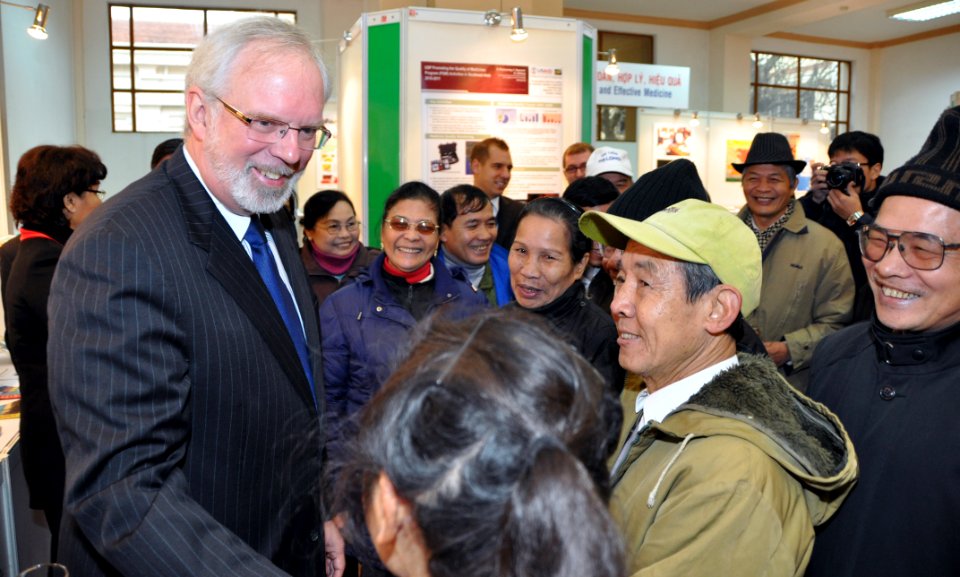 U.S. Ambassador David Shear opens safe medicine exhibition in Hanoi (6639696129)