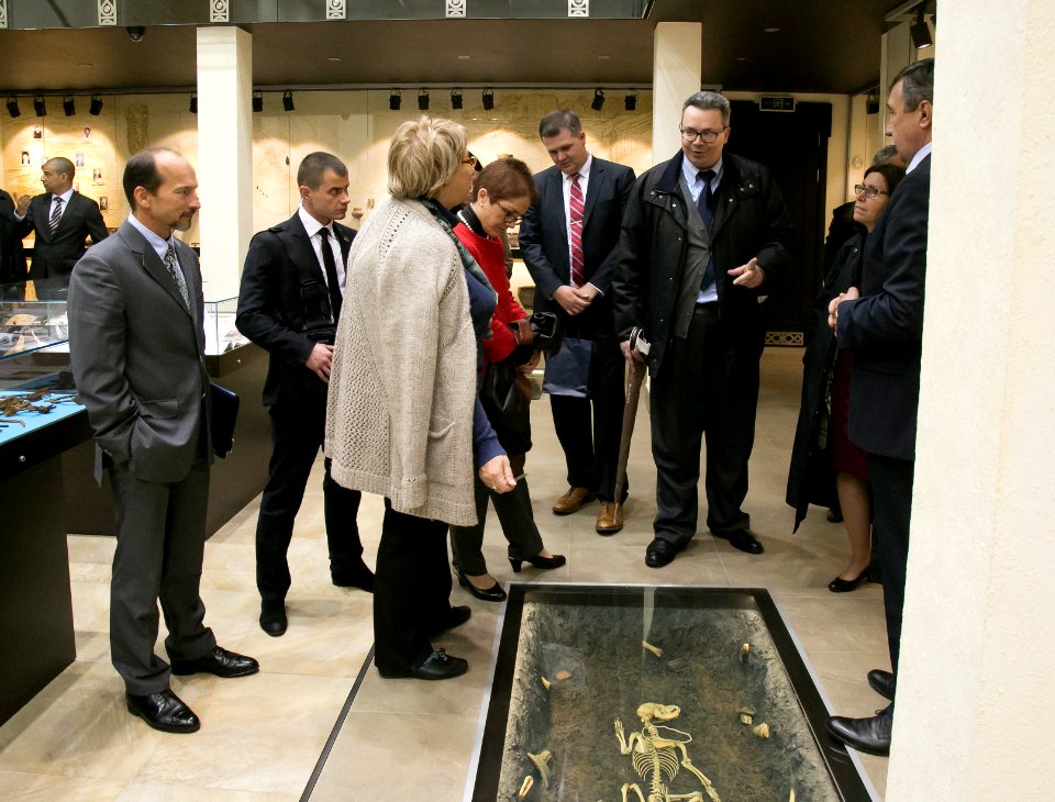 U.S. Ambassador Marie L. Yovanovitch travels to Kharkiv, Kharkiv Karazin national University, September 22, 2016 (30068393191)
