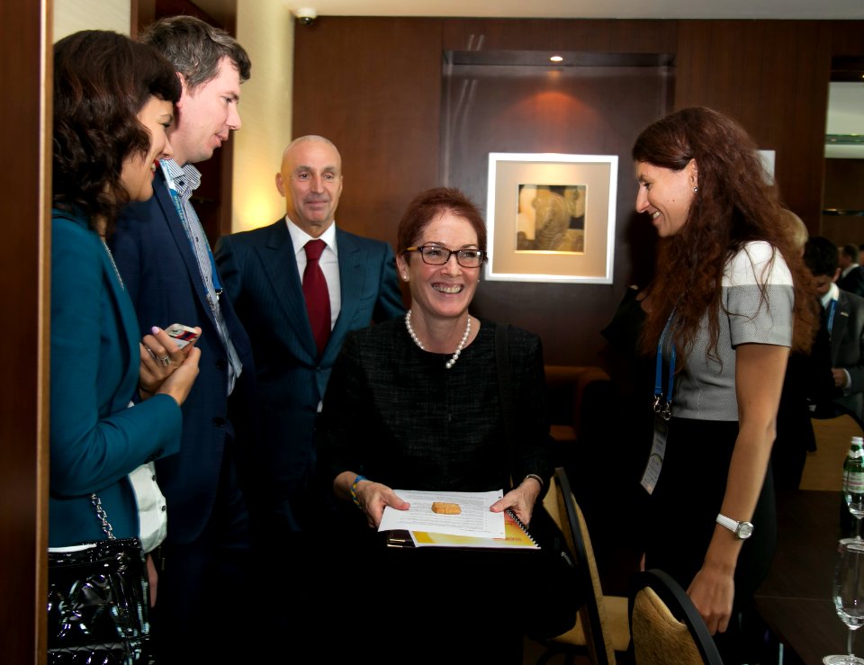 U.S. Ambassador Marie L. Yovanovitch travels to Kharkiv, Roundtable with business and financial leaders, September 23, 2016 (29482387724)