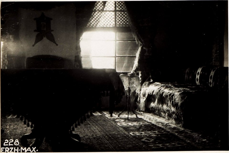 Türkisches Wohnzimmer in Kavaja. (BildID 15573372)