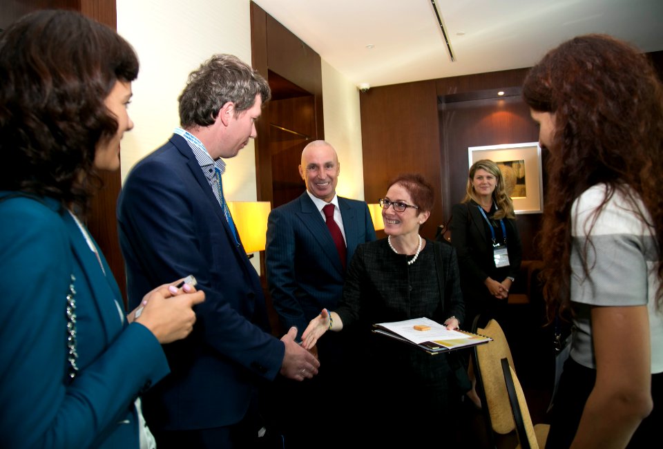 U.S. Ambassador Marie L. Yovanovitch travels to Kharkiv, Roundtable with business and financial leaders, September 23, 2016 (30110509005)