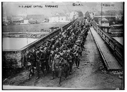 U.S. Army enters Germany LCCN2014708381
