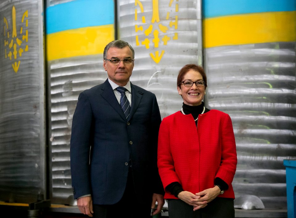 U.S. Ambassador Marie L. Yovanovitch travels to Kharkiv, Tour of Turboatom Generator Production Facility, September 22, 2016 (29856858990)