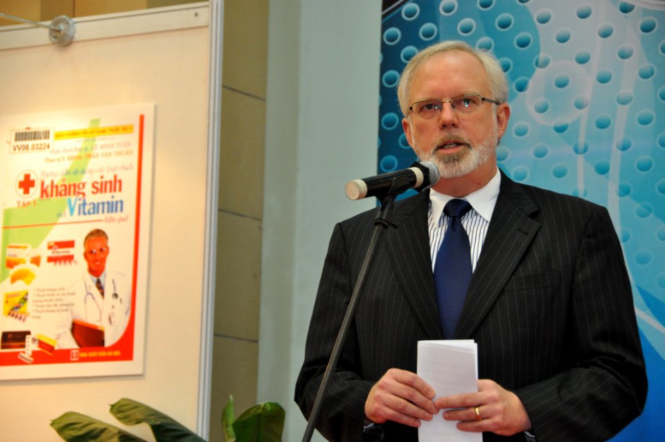 U.S. Ambassador David Shear opens safe medicine exhibition in Hanoi (6639680599)