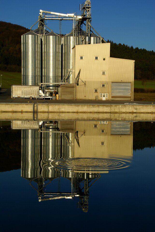 Water mirroring waterway