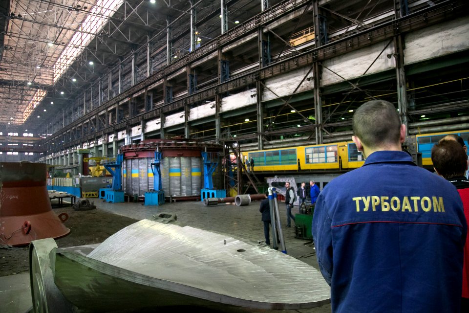 U.S. Ambassador Marie L. Yovanovitch travels to Kharkiv, Tour of Turboatom Generator Production Facility, September 22, 2016 (29856854410)