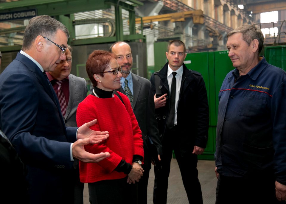 U.S. Ambassador Marie L. Yovanovitch travels to Kharkiv, Tour of Turboatom Generator Production Facility, September 22, 2016 (29856863230)