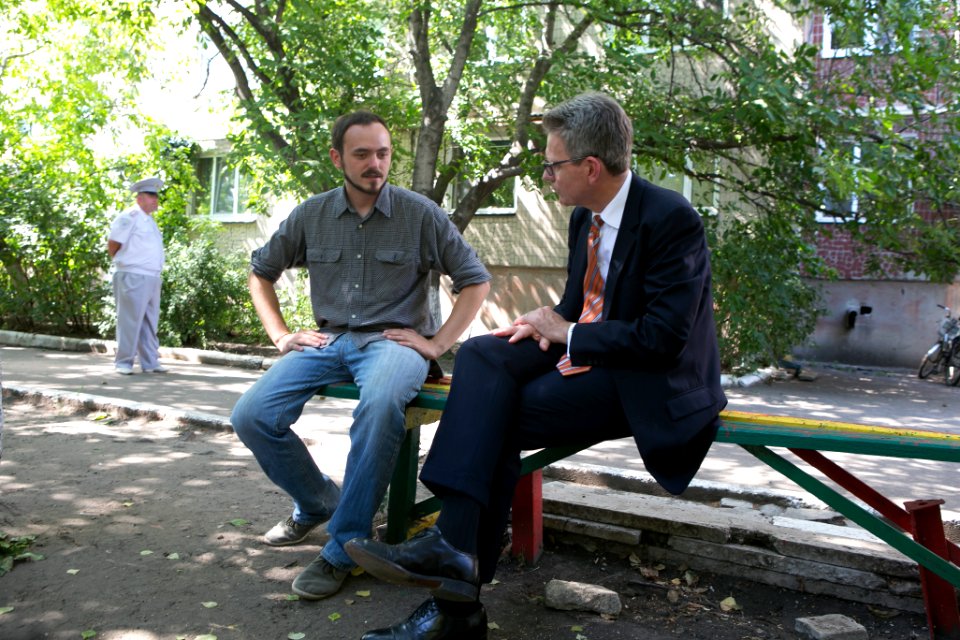 U.S. Ambassador to Ukraine Geoffrey Pyatt and U.S. Ambassador to the OSCE Daniel Baer Travel to Donetsk Oblast, July 30, 2015 (19983844468)