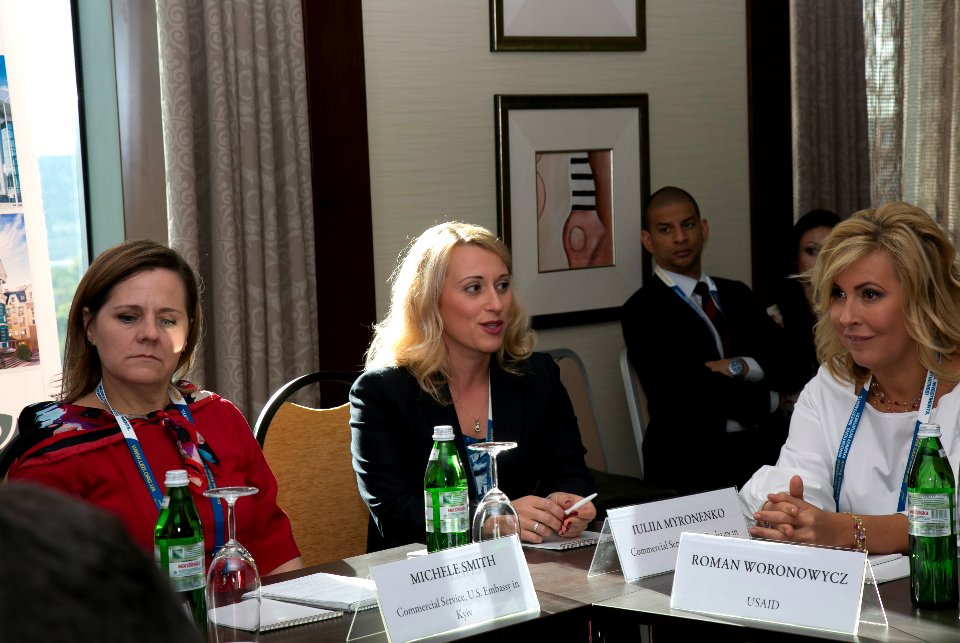 U.S. Ambassador Marie L. Yovanovitch travels to Kharkiv, Roundtable with business and financial leaders, September 23, 2016 (29482772823)