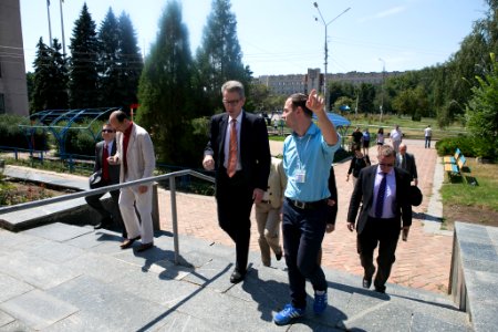 U.S. Ambassador to Ukraine Geoffrey Pyatt and U.S. Ambassador to the OSCE Daniel Baer Travel to Donetsk Oblast, July 30, 2015 (19985295539)