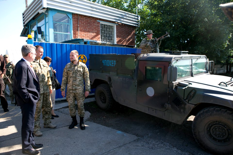 U.S. Ambassador to Ukraine Geoffrey Pyatt and U.S. Ambassador to the OSCE Daniel Baer Travel to Donetsk Oblast, July 30, 2015 (19549348834)