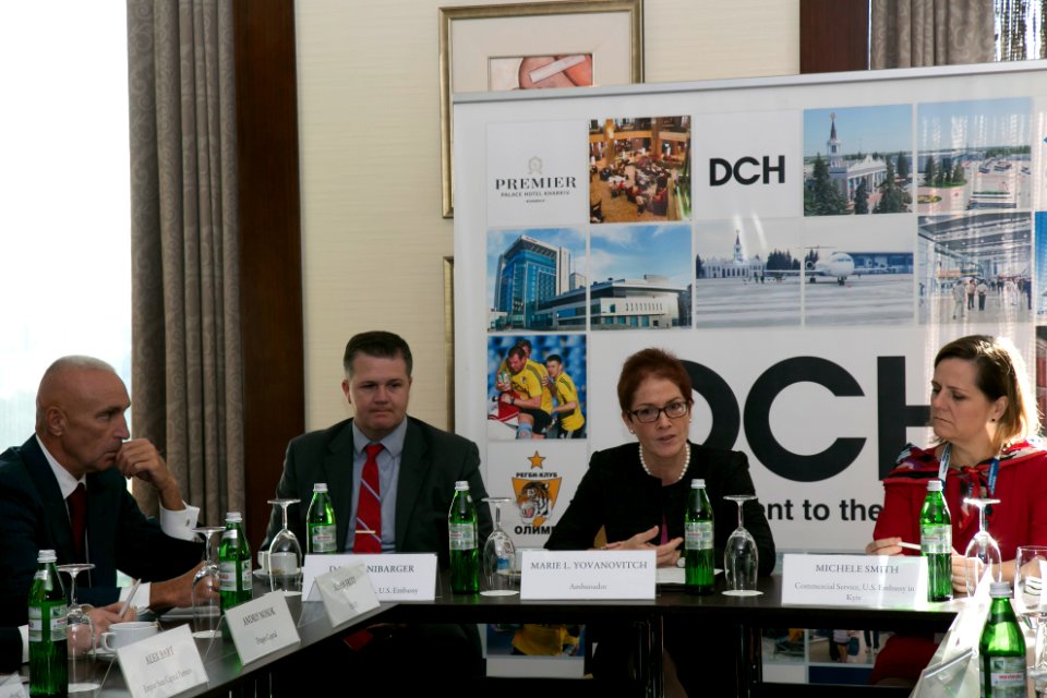 U.S. Ambassador Marie L. Yovanovitch travels to Kharkiv, Roundtable with business and financial leaders, September 23, 2016 (30110510205)