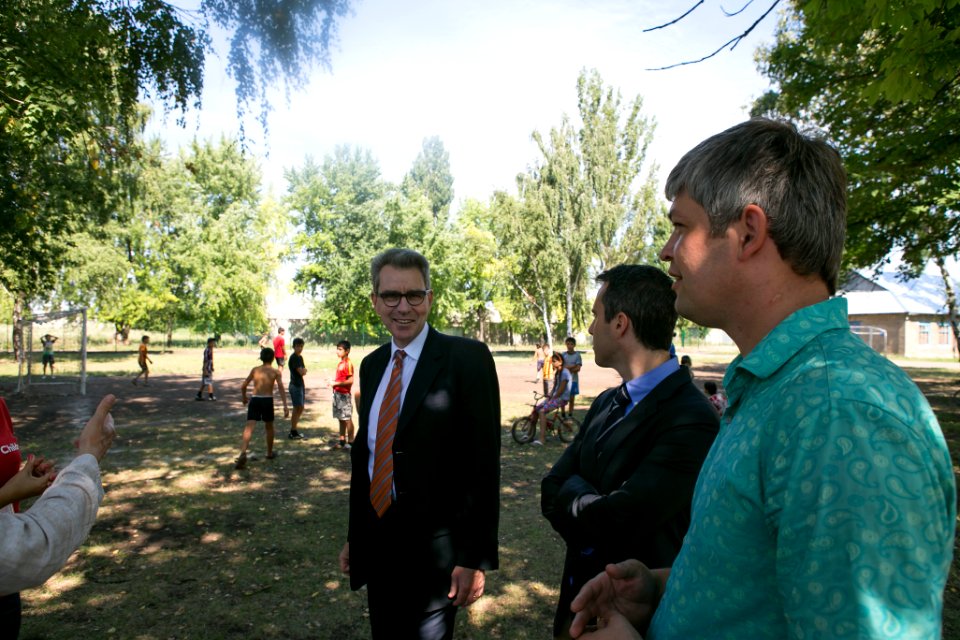 U.S. Ambassador to Ukraine Geoffrey Pyatt and U.S. Ambassador to the OSCE Daniel Baer Travel to Donetsk Oblast, July 30, 2015 (19550995523)