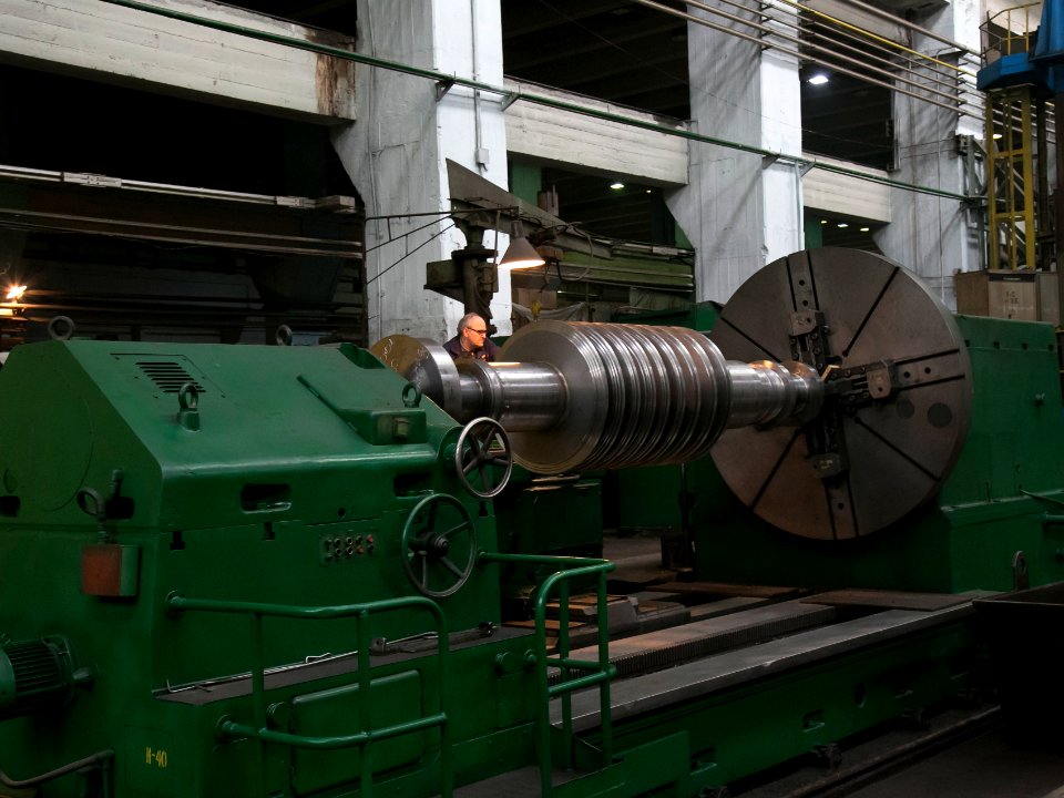 U.S. Ambassador Marie L. Yovanovitch travels to Kharkiv, Tour of Turboatom Generator Production Facility, September 22, 2016 (29856870230)