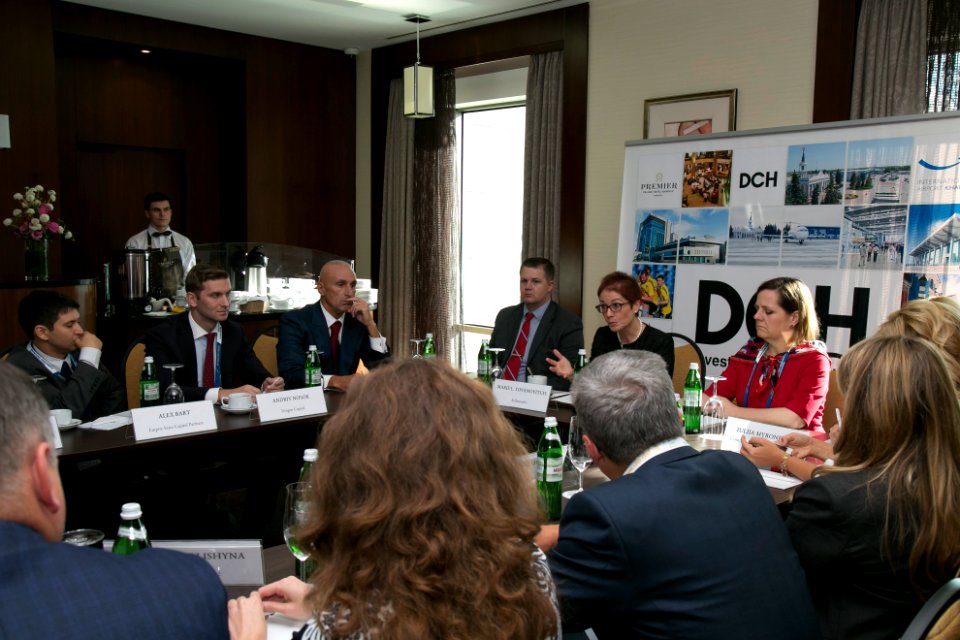 U.S. Ambassador Marie L. Yovanovitch travels to Kharkiv, Roundtable with business and financial leaders, September 23, 2016 (29482771473) photo