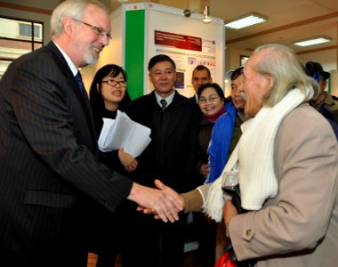 U.S. Ambassador David Shear opens safe medicine exhibition in Hanoi (6639698971)