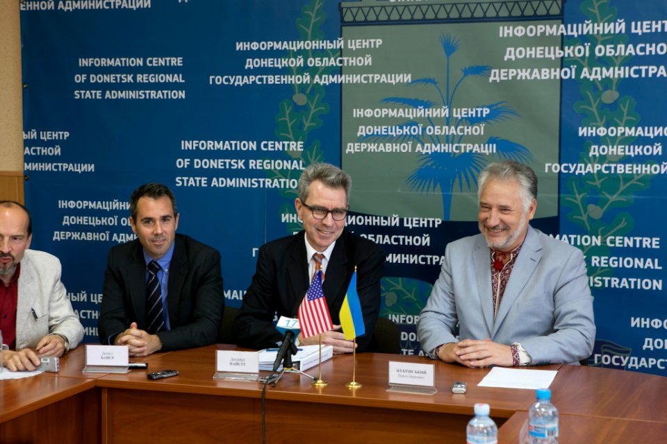 U.S. Ambassador to Ukraine Geoffrey Pyatt and U.S. Ambassador to the OSCE Daniel Baer Travel to Donetsk Oblast, July 30, 2015 (20145692316)