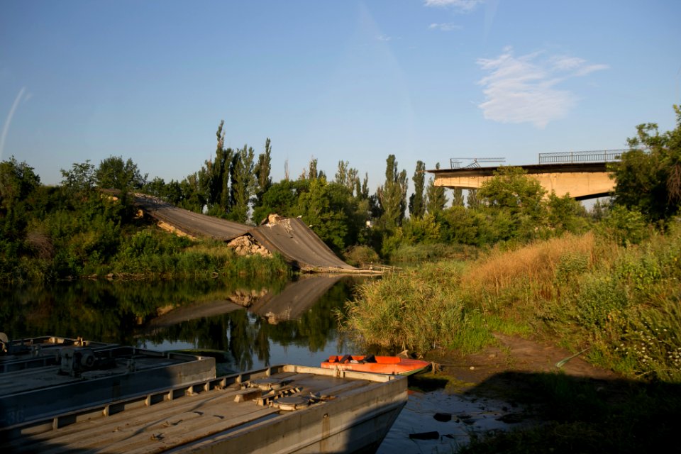 U.S. Ambassador to Ukraine Geoffrey Pyatt and U.S. Ambassador to the OSCE Daniel Baer Travel to Donetsk Oblast, July 30, 2015 (20163905252)