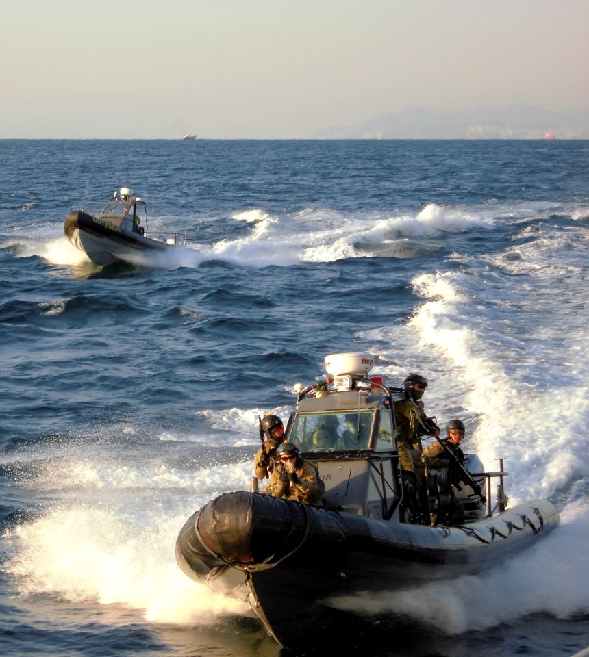 U.S. and ROK Sailors conduct VBSS training. (8592538890)