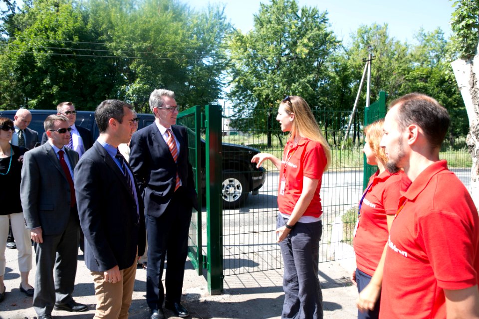 U.S. Ambassador to Ukraine Geoffrey Pyatt and U.S. Ambassador to the OSCE Daniel Baer Travel to Donetsk Oblast, July 30, 2015 (19983885318)