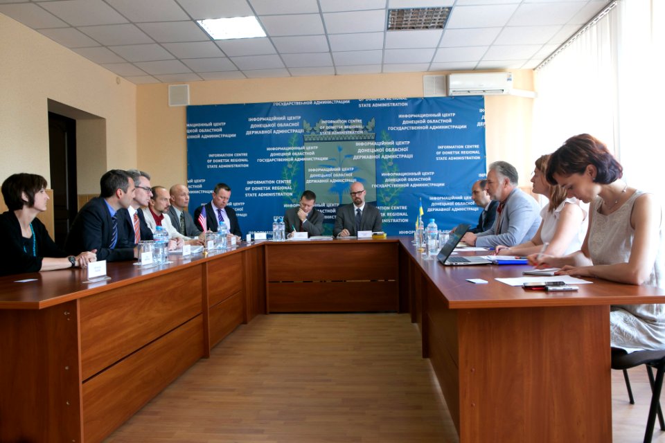 U.S. Ambassador to Ukraine Geoffrey Pyatt and U.S. Ambassador to the OSCE Daniel Baer Travel to Donetsk Oblast, July 30, 2015 (20163861882)
