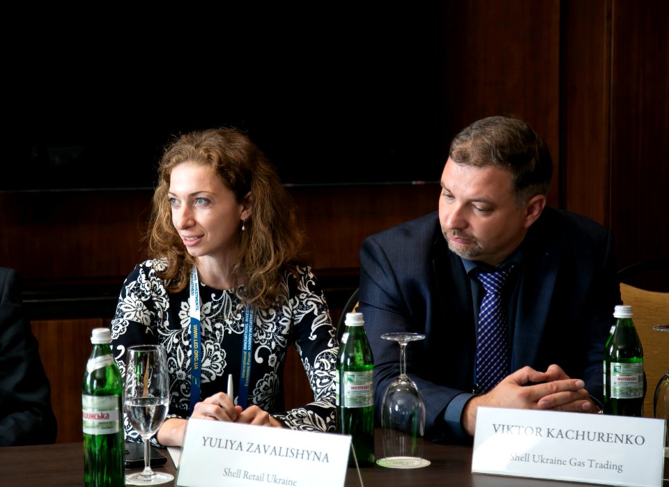 U.S. Ambassador Marie L. Yovanovitch travels to Kharkiv, Roundtable with business and financial leaders, September 23, 2016 (29482388304)