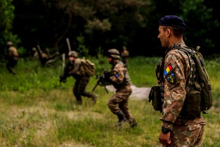 U.S. Marines, Romanian Marines rehearse combat assault drills during BALTOPS (27823575357)
